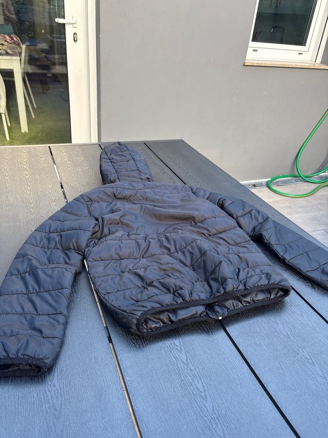 Chaqueta Leggea Negra con Capucha