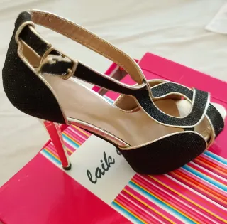 Sandalias de fiesta negras y doradas