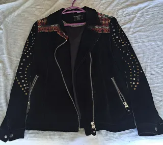 Cazadora Biker Negra Tachuelas y Bordado