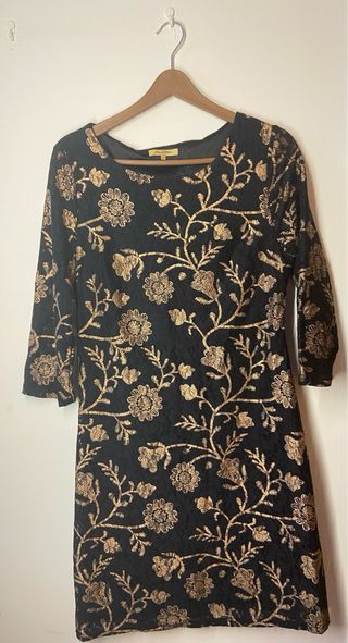 Tubino nero con dettagli oro