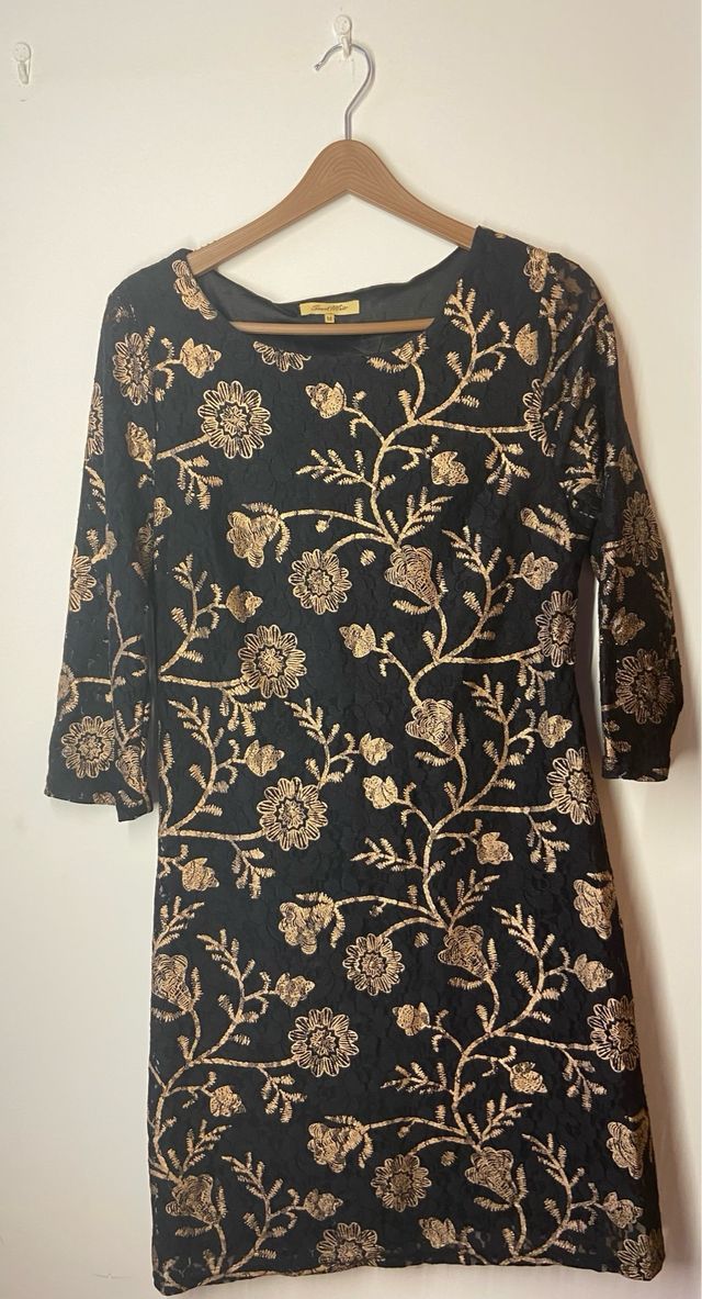 Tubino nero con dettagli oro