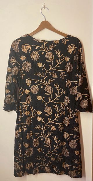 Tubino nero con dettagli oro