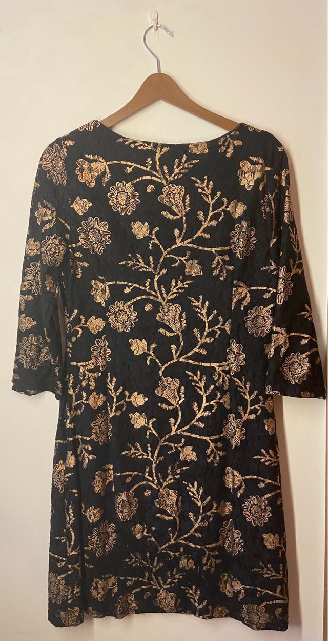 Tubino nero con dettagli oro