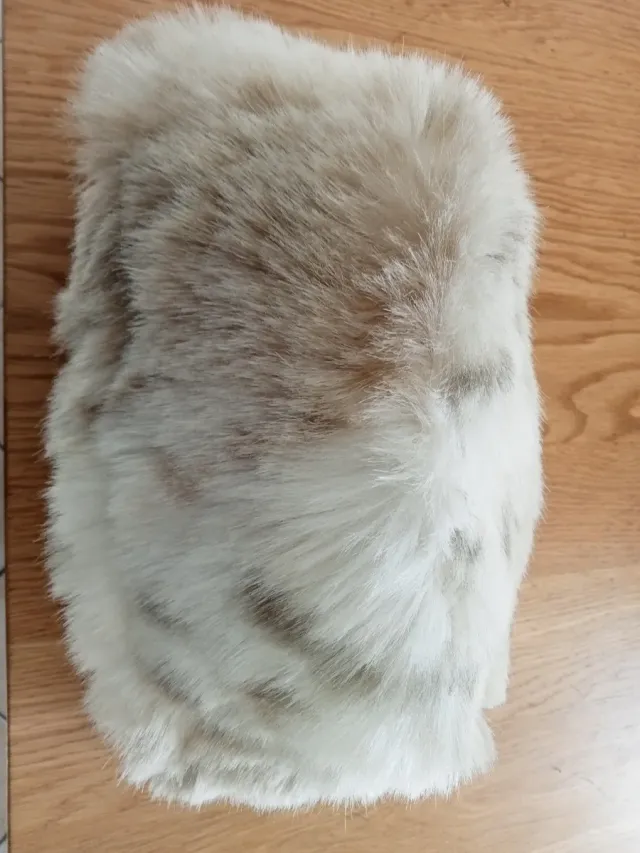 Colbacco beige e grigio