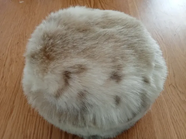 Colbacco beige e grigio