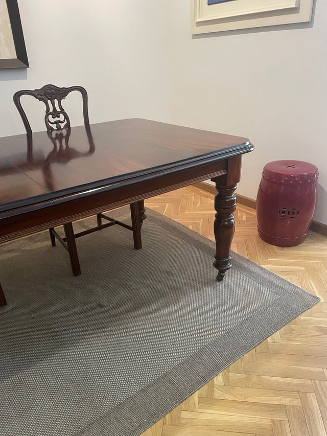 Mesa de jantar em madeira castanha vitoriana