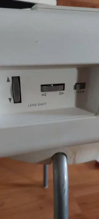 Proyector Sanyo PLV Z2000 + Pantalla 92