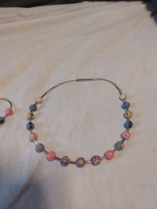 Collar y pulsera plata con abalorios alegres