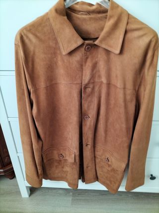 Chaqueta Emidio Tucci ante caballero