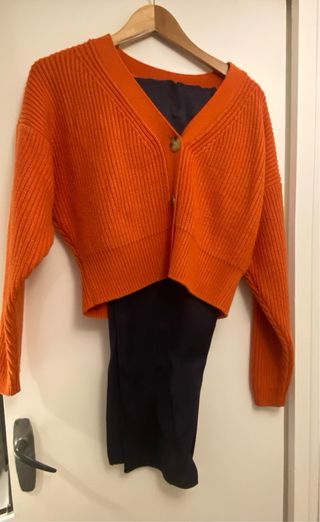 Conjunto Zara Pantalón Satén y Jersey Naranja.
