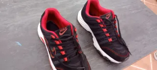 Zapatillas Nike Negras y Rojas