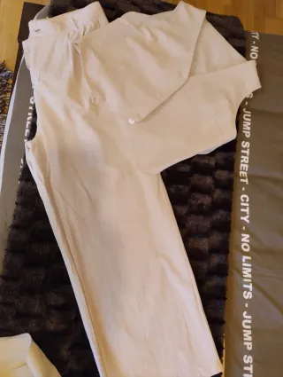 Conjunto pantalón y chaleco beige