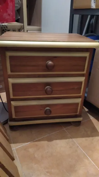 Mesita de noche infantil de madera