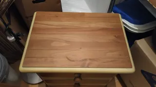 Mesita de noche infantil de madera