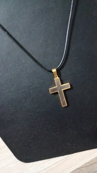 Collana con ciondolo a croce