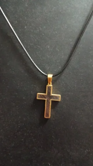 Collana con ciondolo a croce