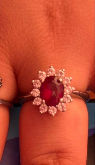 Anello con rubino e diamanti