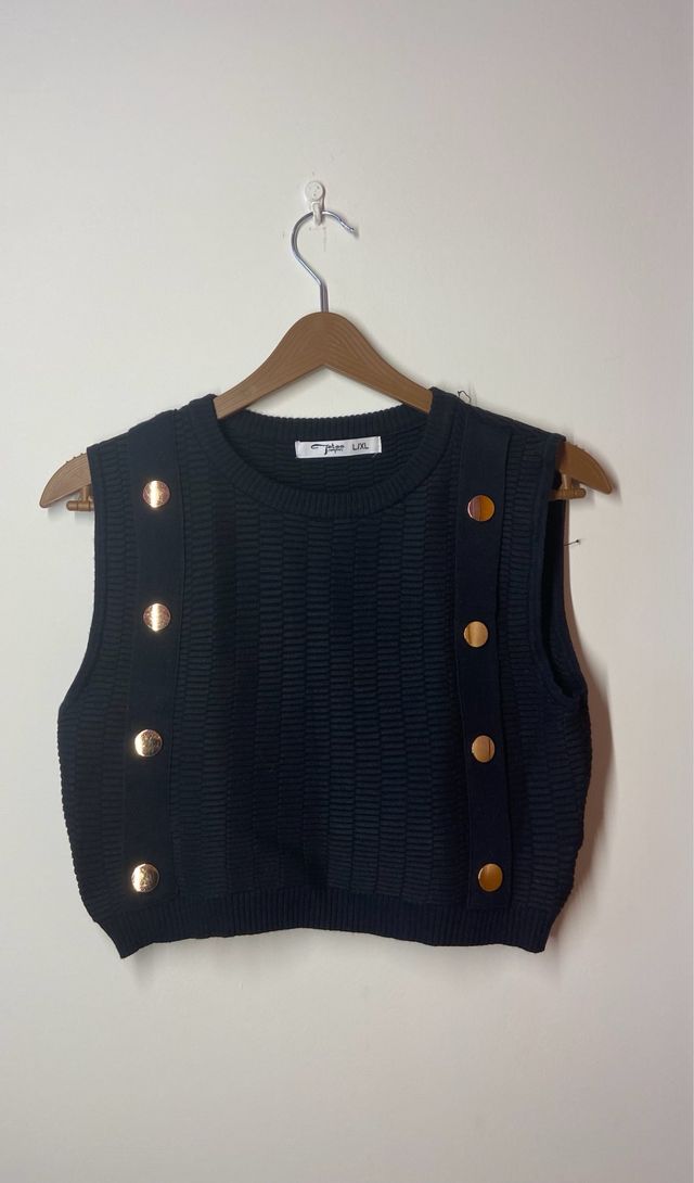 Gilet nero con bottoni dorati