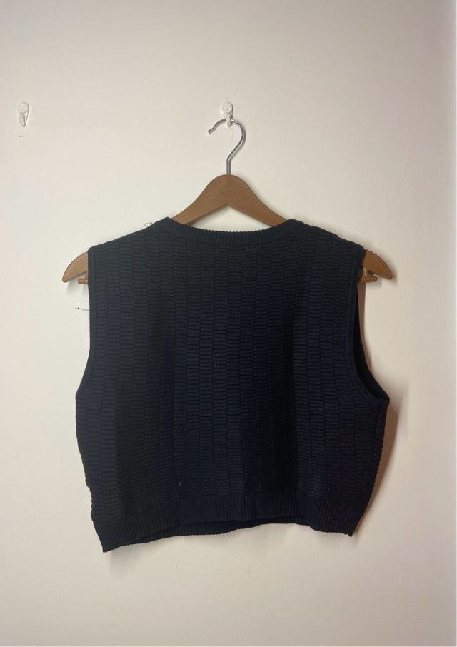 Gilet nero con bottoni dorati