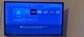 PS4 con caja original + 6 Juegos + 2 mandos