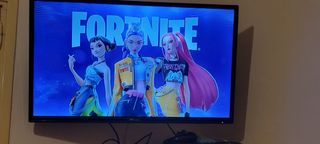PS4 con caja original + 6 Juegos + 2 mandos