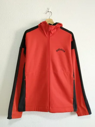 Chaqueta Adidas con capucha roja y negra