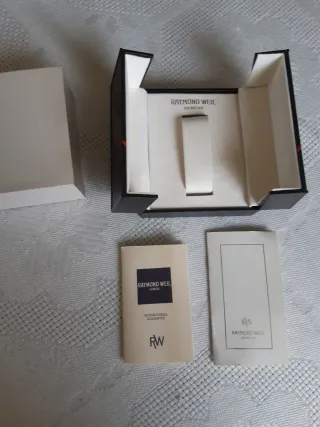 Caja Reloj Raymond Weil Negra, vacía.