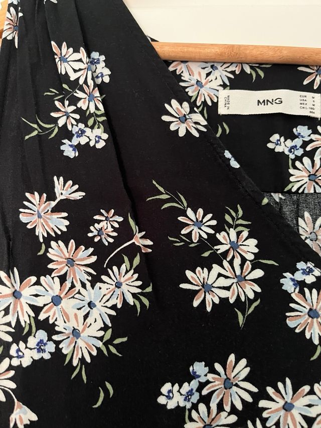 Vestido negro Mango flores