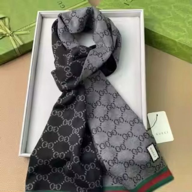 Bufanda Gucci GG Negro Gris