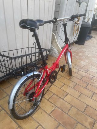 Bicicleta plegable roja como nueva