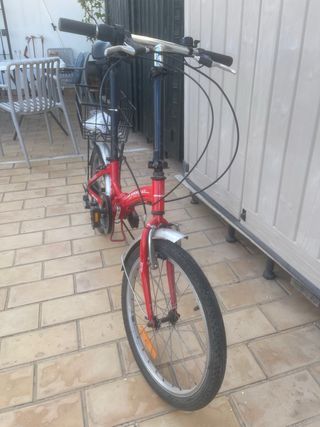 Bicicleta plegable roja como nueva