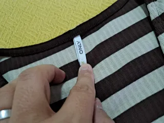 Blusa ONLY rayas beige y marrón