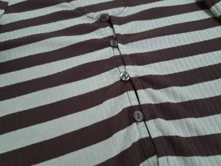 Blusa ONLY rayas beige y marrón