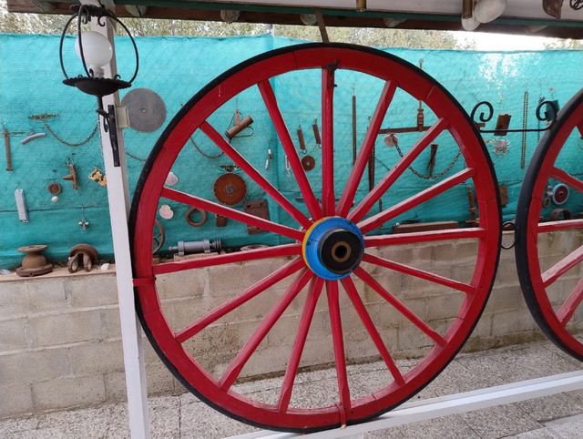 Ruedas de Carro Antiguas (2 unidades)
