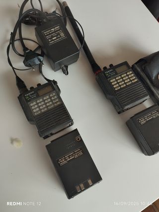 Se venden dos walkie talkies Yaesu FT-411E  2metro