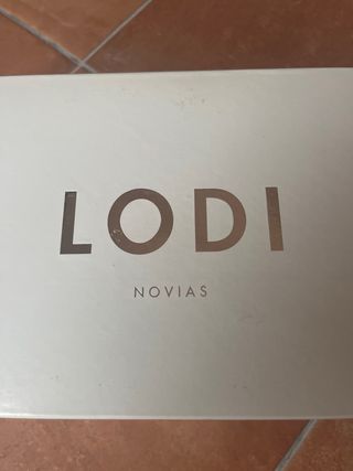 Zapatos de novia LODI blancos y plateados