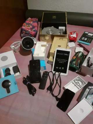 Lote Electrónica: Tablet, Proyector, Chromecast