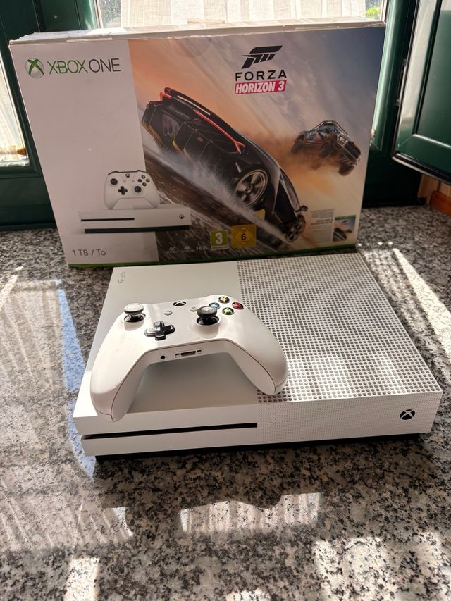 Xbox One Blanca + Juegos