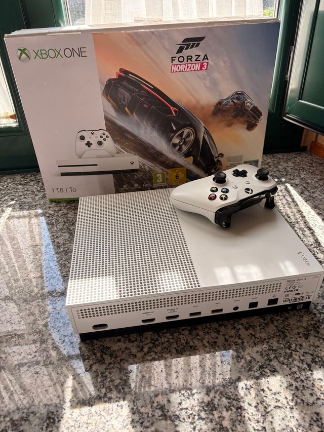 Xbox One Blanca + Juegos