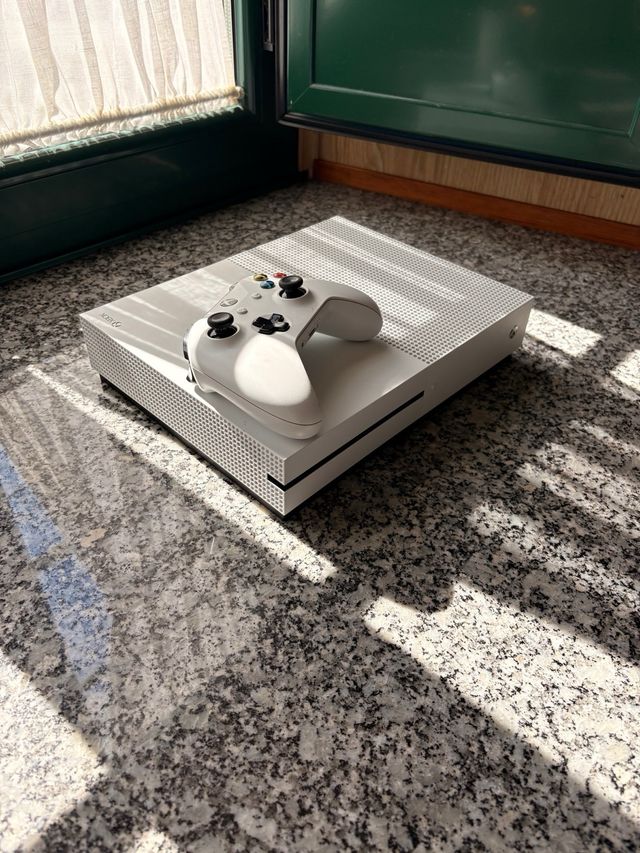 Xbox One Blanca + Juegos