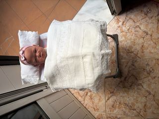 Trona para muñeca con muñeca