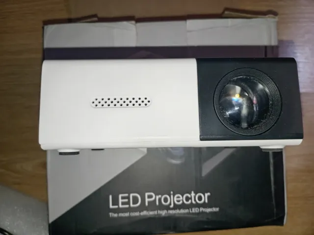 Mini proyector LED 480p