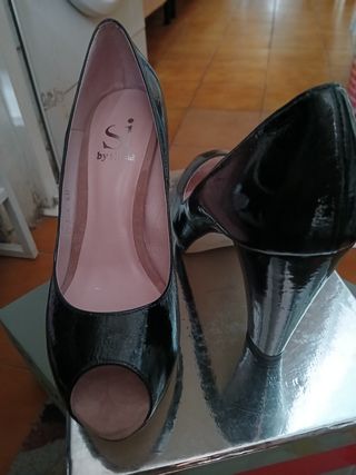 Zapatos Si by Sinela charol negro/beige T40
