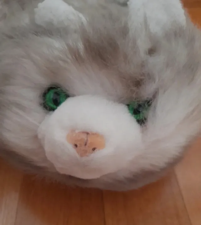 Zapatillas de peluche grises y blancas