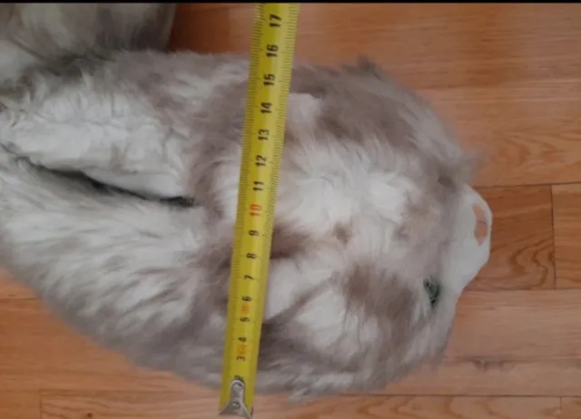 Zapatillas de peluche grises y blancas