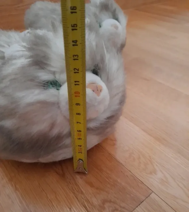 Zapatillas de peluche grises y blancas