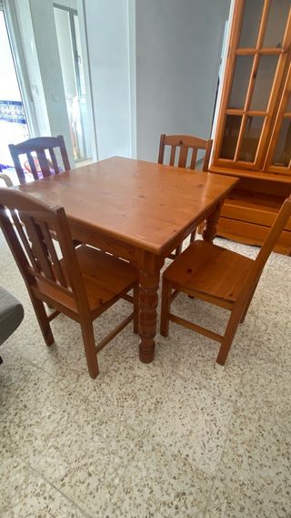 Mueble comedor madera provenzal con sillas y mesa