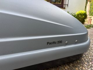 cofre baúl coche thule pacífico 200