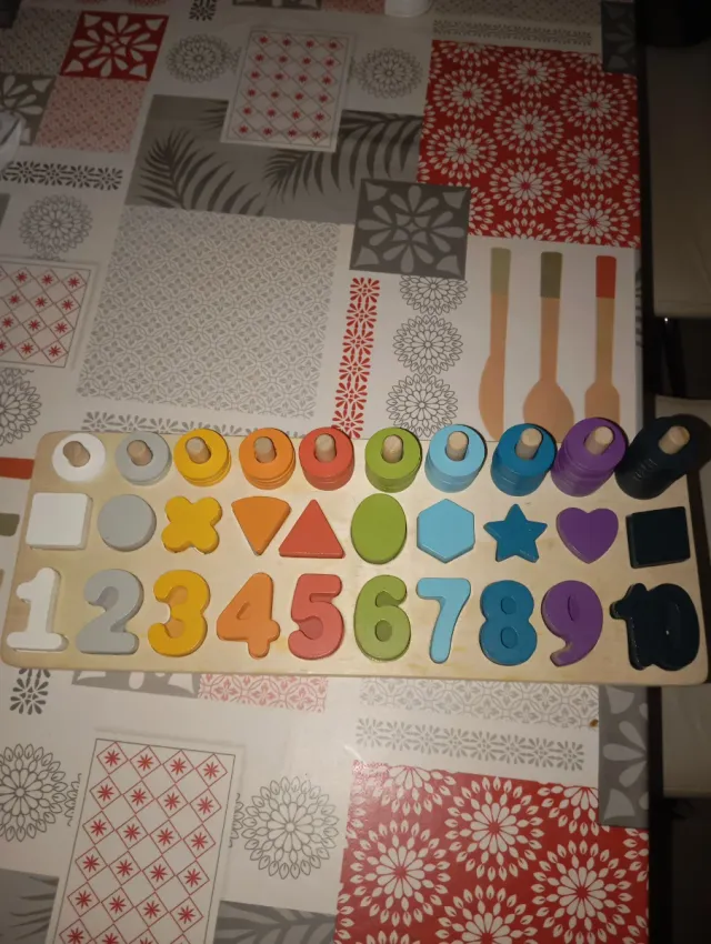 Puzzle madera números y formas