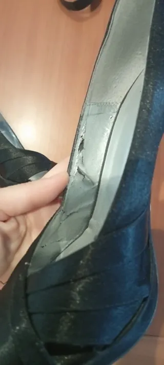 Zapatos de tacón, raso negros para boda